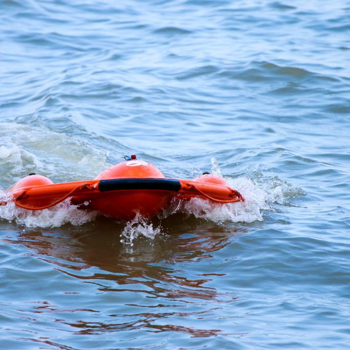 Remote-control-lifebuoy