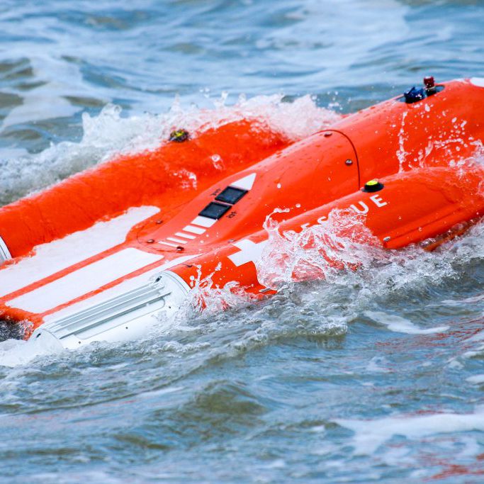 Remote-control-lifebuoy